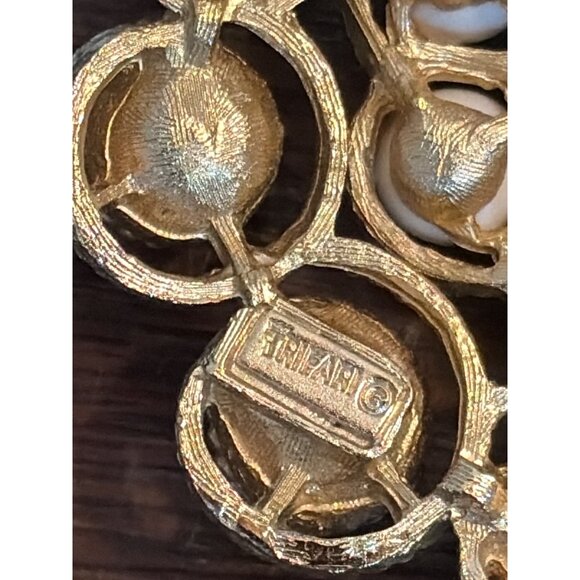 Vintage Trifari Gold-Tone Brooch White Cabochon Accents Elegant Round Floral - Picture 3 of 4